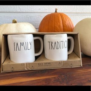 Rae Dunn- FAMILY & TRADITION mug set